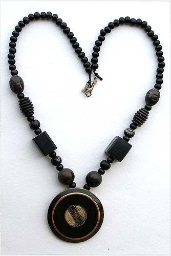 Stylish Beads Horn Necklace