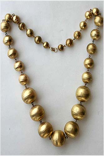 Large beads metal necklace
