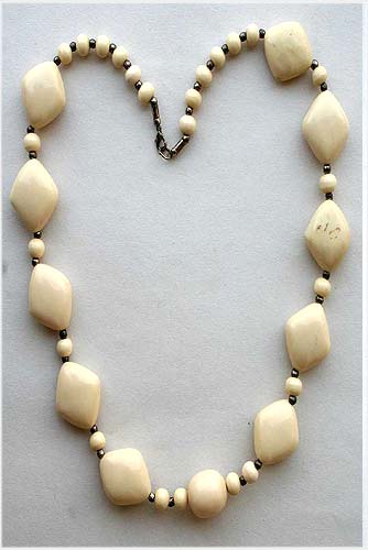 Thick Bead Resin Necklace